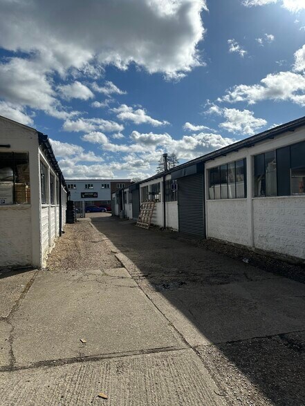Mimram Rd, Hertford à louer - Photo du bâtiment - Image 2 de 16