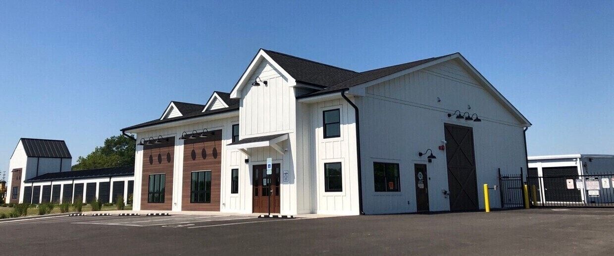 32550 N US Highway 12, Volo, IL for lease Building Photo- Image 1 of 2