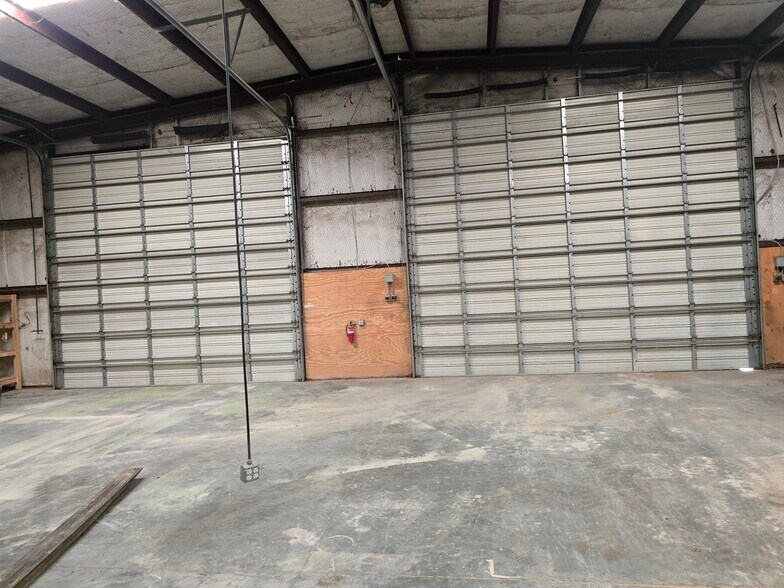 15856 S Interstate 35, Bruceville, TX à louer - Photo du bâtiment - Image 2 de 34