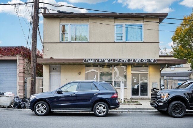 Plus de détails pour 99-105 Berkshire Ave, Paterson, NJ - Bureau/Médical à louer