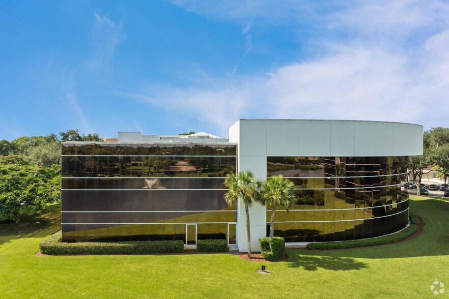 560 Village Blvd, West Palm Beach, FL for lease - Building Photo - Image 3 of 21