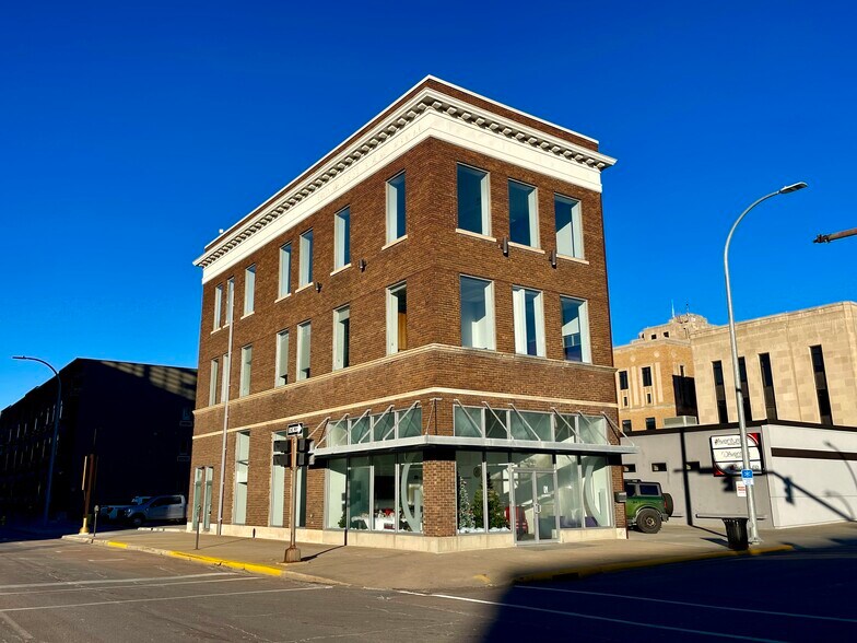 501 Douglas St, Sioux City, IA à louer - Photo du bâtiment - Image 2 de 17