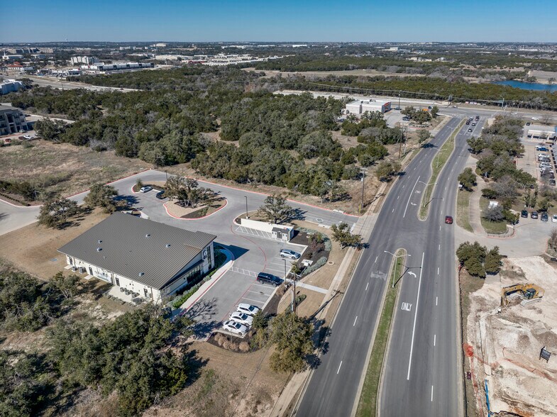 901 N Vista Ridge Blvd, Cedar Park, TX for lease - Building Photo - Image 2 of 14