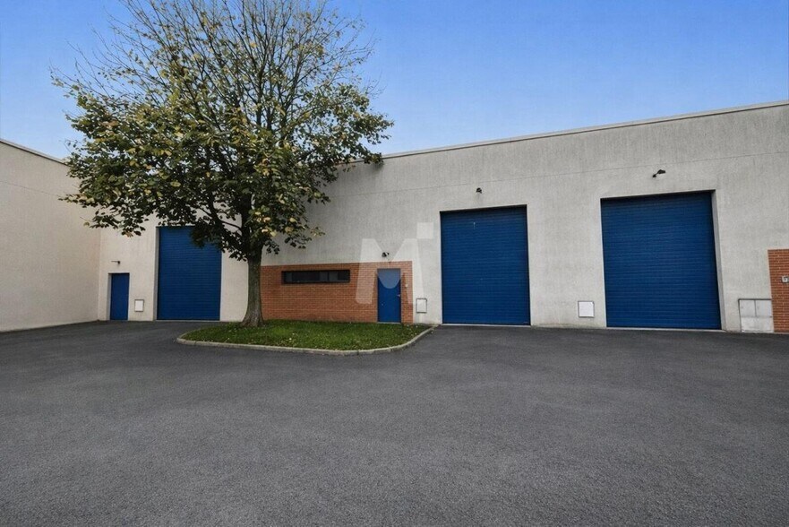 Flex dans Moissy-Cramayel à louer - Photo du bâtiment - Image 2 de 10