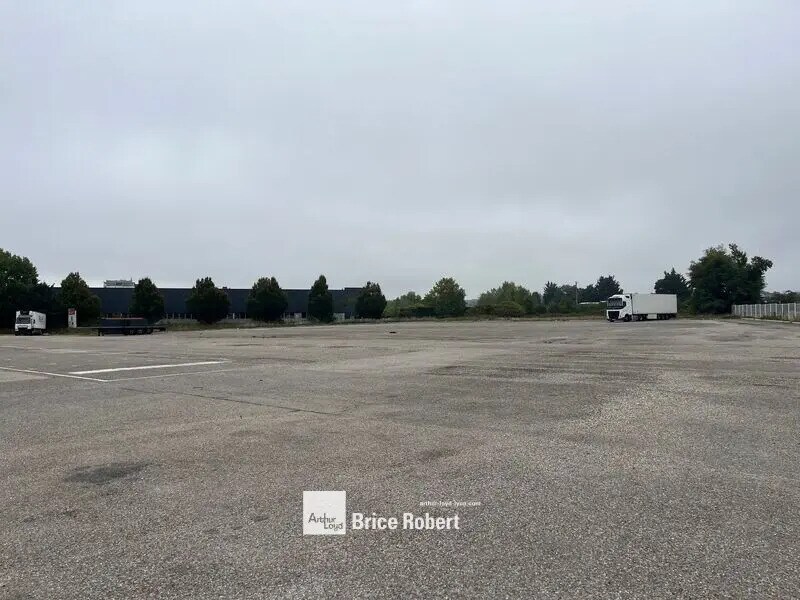 Land in Saint-Priest for lease Primary Photo- Image 1 of 6