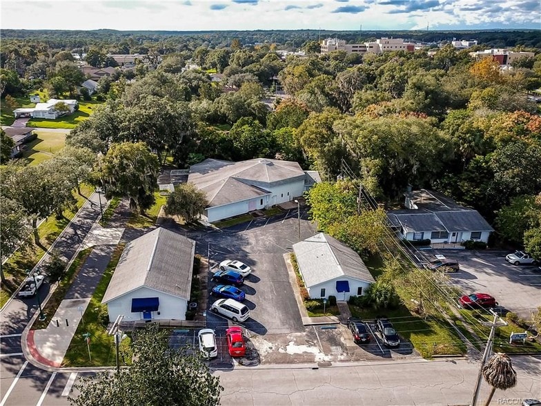 202 W Highland Blvd, Inverness, FL à louer - Photo principale - Image 1 de 12