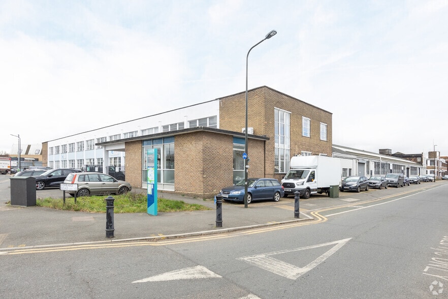 8 Deer Park Rd, London for lease - Primary Photo - Image 1 of 4