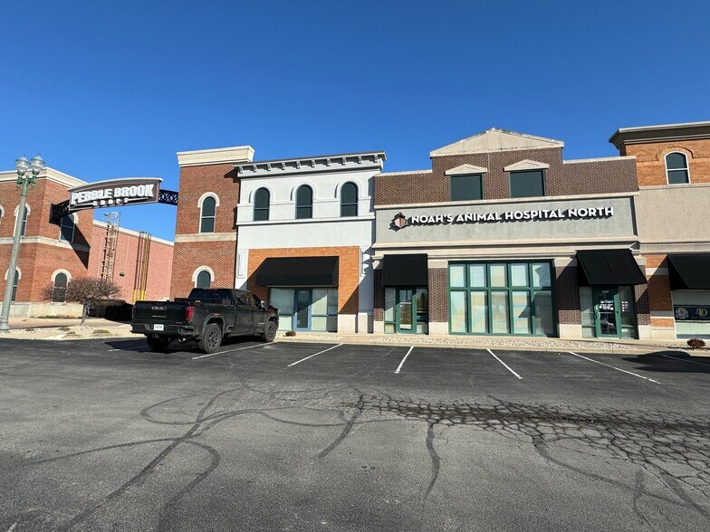 5651 Pebble Village Ln, Noblesville, IN à louer - Photo du bâtiment - Image 2 de 6