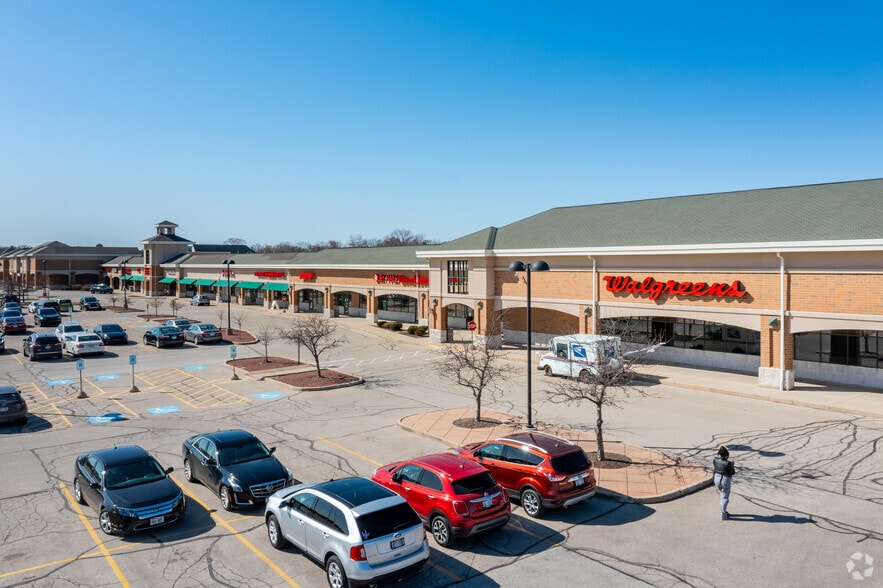 2205 N Calhoun Rd, Brookfield, WI for lease - Building Photo - Image 3 of 16