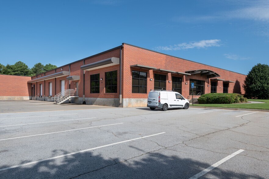 1548 Stone Ridge Dr, Stone Mountain, GA for lease - Building Photo - Image 2 of 6