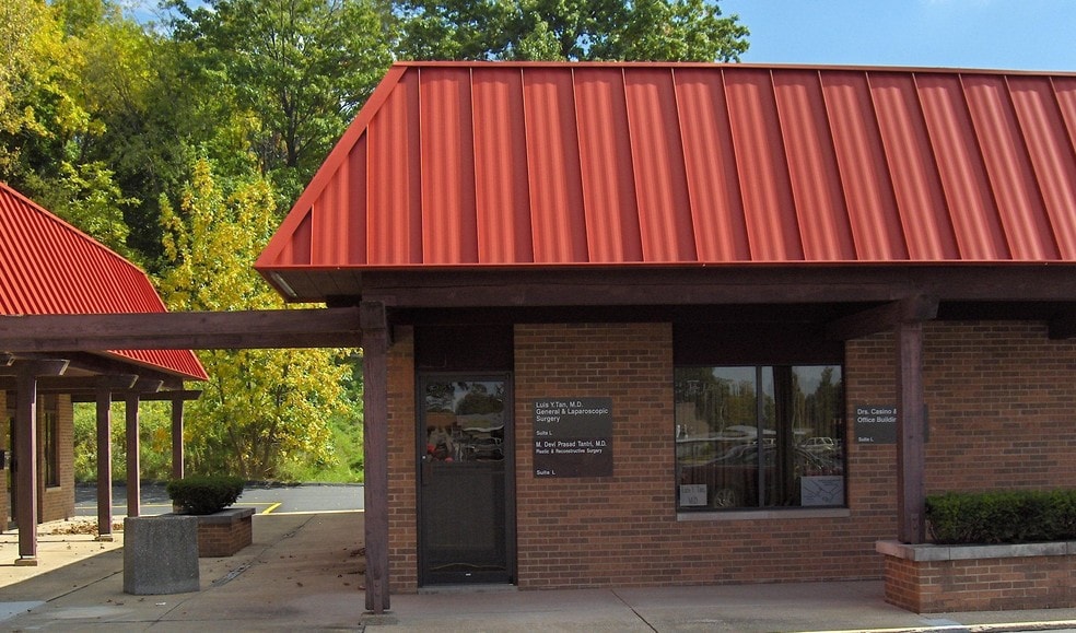 103 5th St SE, Barberton, OH à vendre - Photo du bâtiment - Image 3 de 14