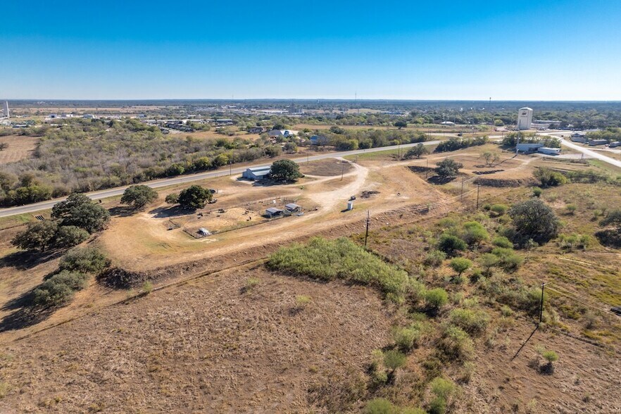2127 N Saint Joseph St, Gonzales, TX à vendre - Photo du bâtiment - Image 3 de 8