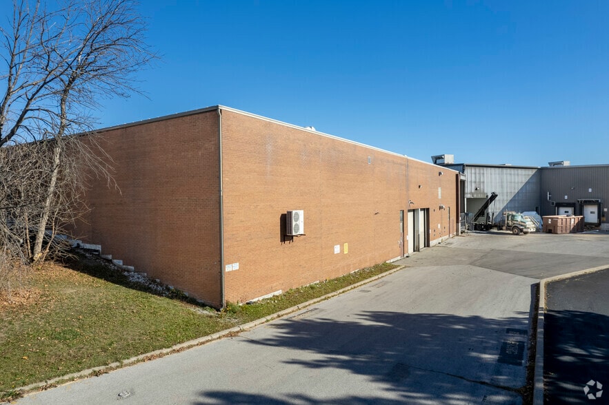 6515 Kitimat Rd, Mississauga, ON à louer - Photo du bâtiment - Image 2 de 4