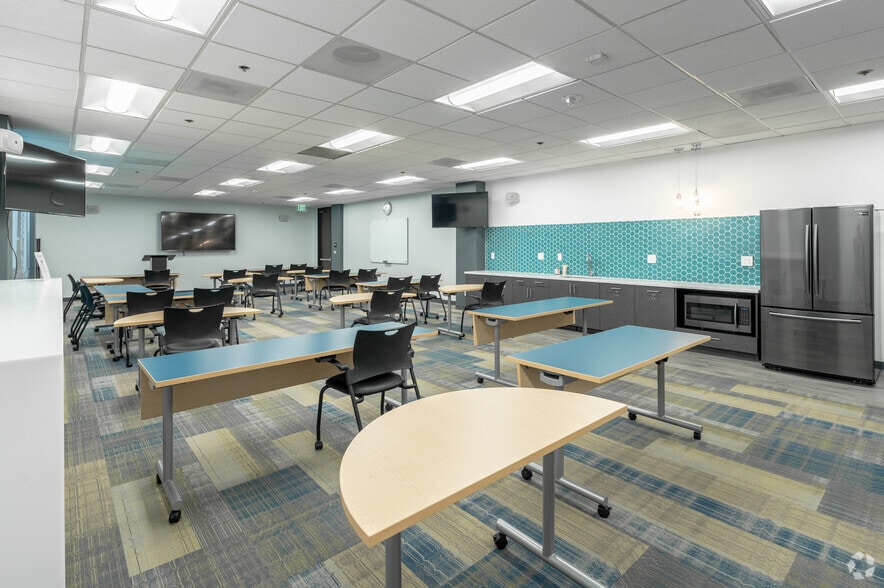 201 E Sandpointe Ave, Santa Ana, CA for lease - Interior Photo - Image 2 of 12