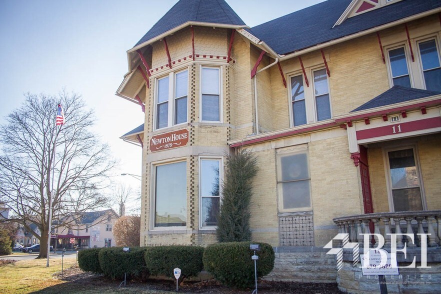 11 N Batavia Ave, Batavia, IL à vendre - Photo du bâtiment - Image 3 de 21