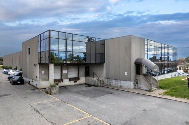 Plus de détails pour 9 Densley Ave, Toronto, ON - Industriel à louer