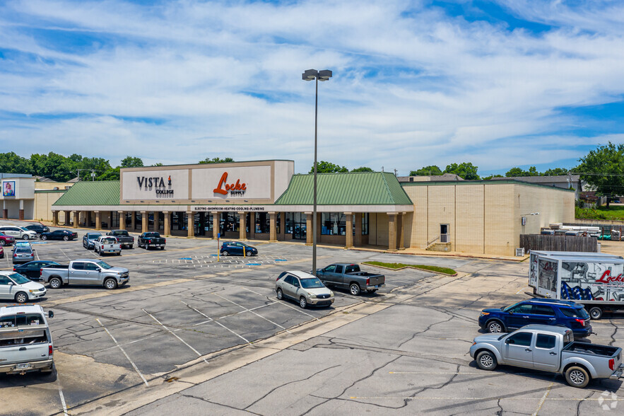 1200 S Waldron Rd, Fort Smith, AR à louer - Photo du bâtiment - Image 3 de 5