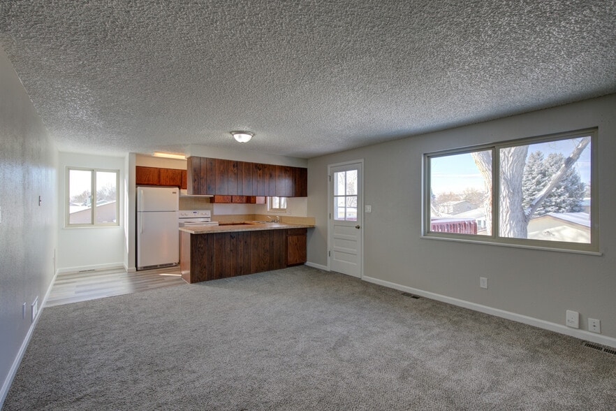 1331 Merl Pl, Longmont, CO for sale - Building Photo - Image 2 of 22