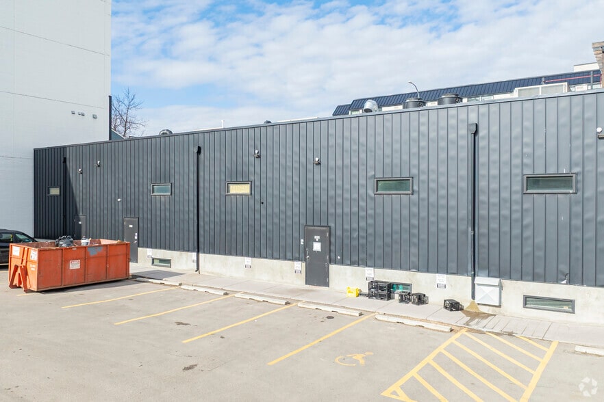 1036 Centre St NE, Calgary, AB à louer - Aérien - Image 2 de 3
