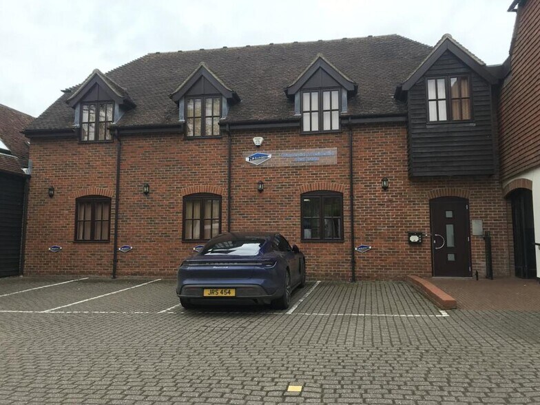 90-98 High St, Odiham à louer - Photo du bâtiment - Image 3 de 3