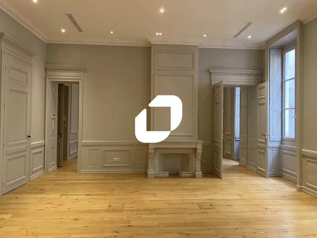 14 Rue Royale, Lyon for lease Building Photo- Image 1 of 9