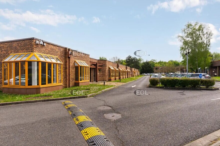 Flex dans Croissy-Beaubourg à louer - Photo du bâtiment - Image 3 de 17