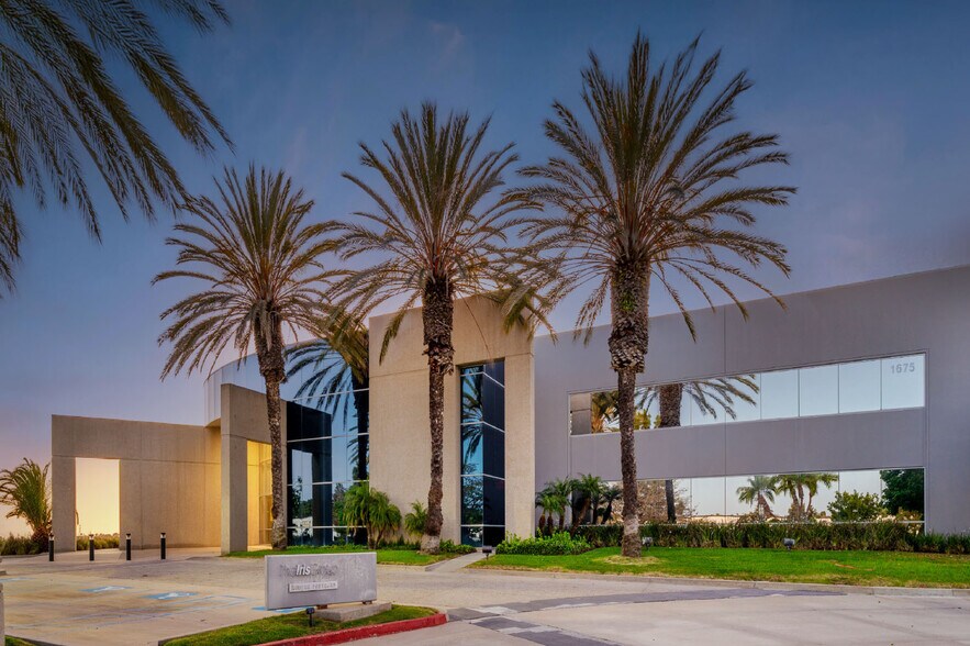 1675 Faraday Ave, Carlsbad, CA à vendre - Photo du bâtiment - Image 2 de 18