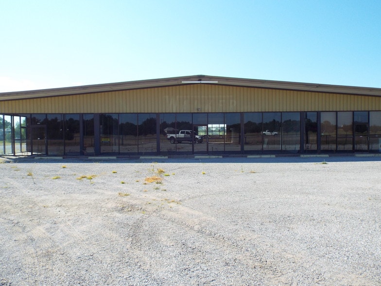 3601 N Van Buren Byp, Enid, OK à louer - Photo du bâtiment - Image 3 de 12