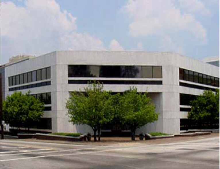 200 E Ponce De Leon Ave, Decatur, GA à louer - Photo du bâtiment - Image 2 de 16