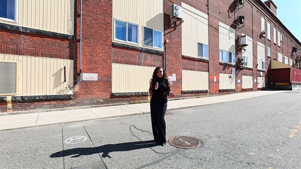 1 Bigelow St, Holyoke, MA à vendre - Vidéo sur l’inscription commerciale - Image 2 de 6