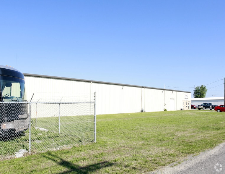 2761 Firethorn Dr, Goshen, IN à vendre - Photo du bâtiment - Image 2 de 2