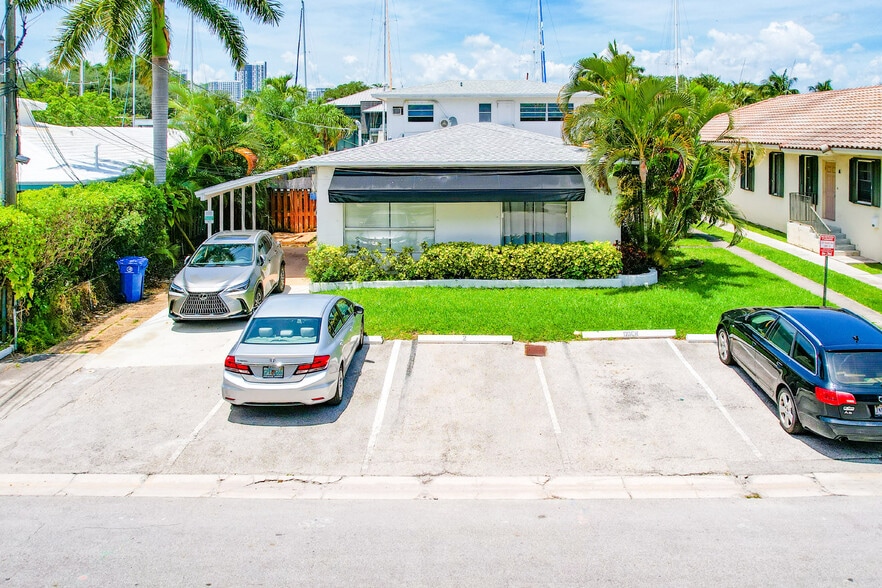 121 E Hendricks Is, Fort Lauderdale, FL à vendre - Photo du bâtiment - Image 2 de 11