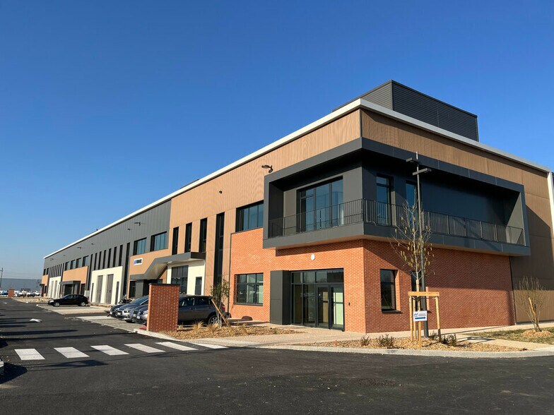 25 Route De Lyon, Saint-Priest for lease - Building Photo - Image 1 of 15