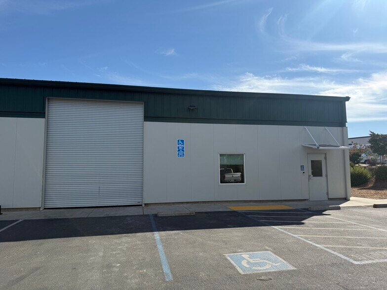 4400 Business Park Dr, Cameron Park, CA à louer - Photo du bâtiment - Image 2 de 5