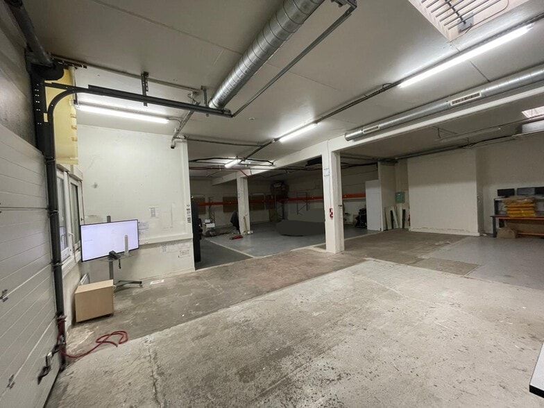 Flex in Nanterre for sale - Interior Photo - Image 3 of 12