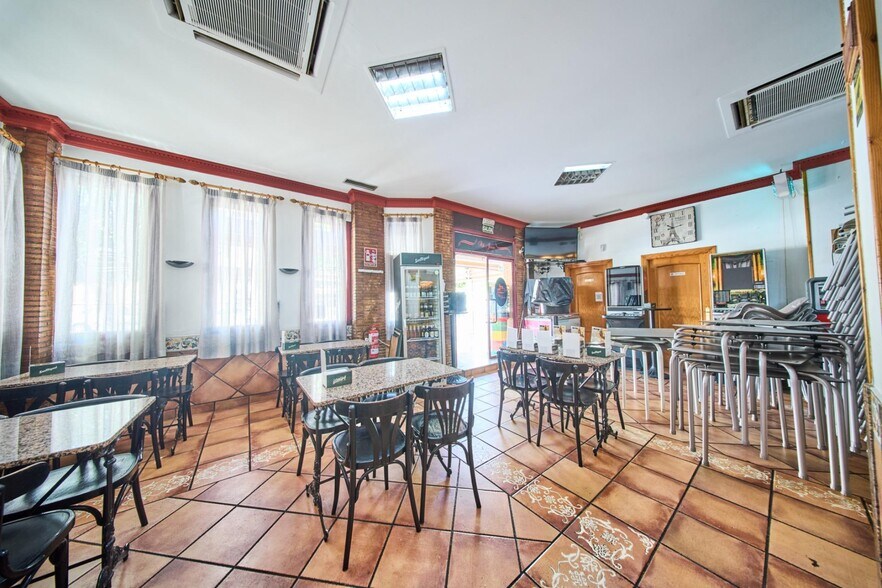 Commerce de détail dans Pinos Genil, Granada à vendre - Photo du bâtiment - Image 3 de 30