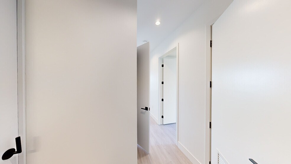 200 N Toluca St, Los Angeles, CA à vendre - Numérisation 3D de Matterport - Image 2 de 35