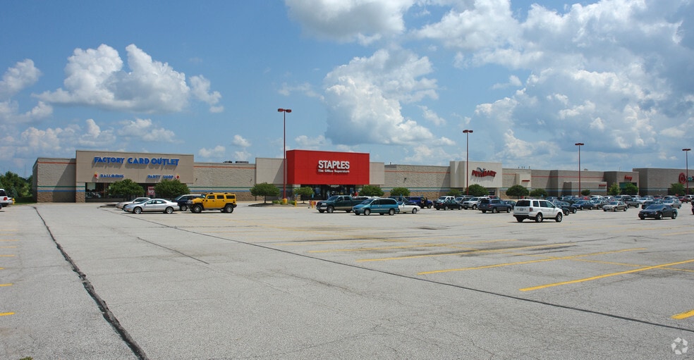 5236 Elmore Ave, Davenport, IA for lease - Primary Photo - Image 1 of 5