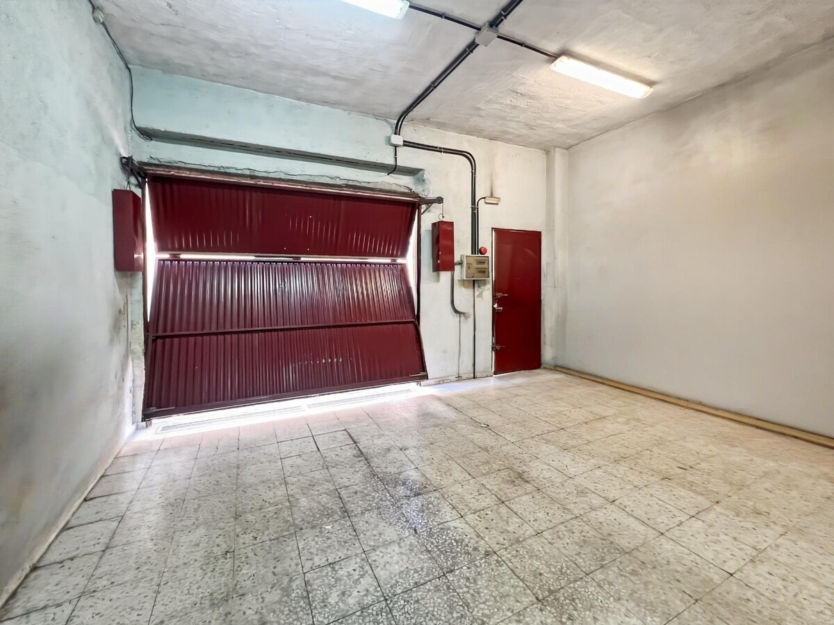 Madrid, MAD 28026 - Unit - - - Interior Photo - Image 2 of 16