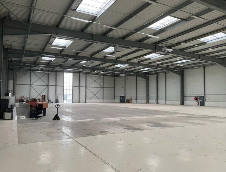 Industrial in Le Mesnil-Amelot for lease - Building Photo - Image 3 of 14