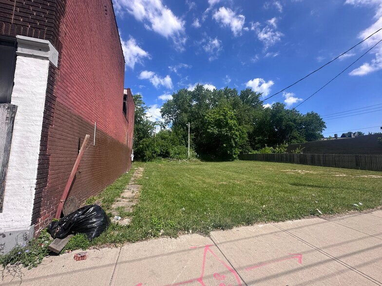 741 E 99th St, Cleveland, OH à vendre - Photo du bâtiment - Image 3 de 5