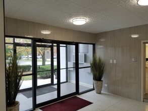 7300 N Cicero Ave, Lincolnwood, IL for lease Interior Photo- Image 2 of 5