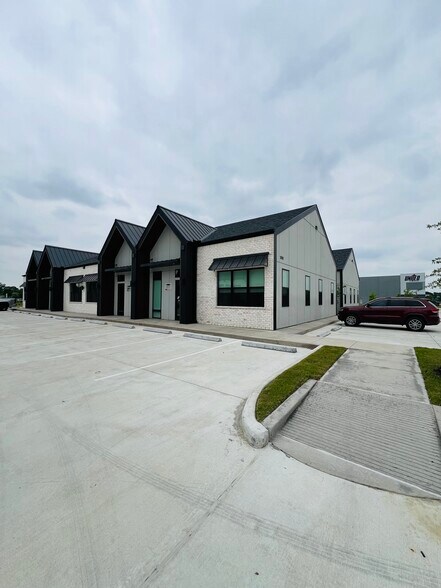 1325 Main St, Katy, TX à louer - Photo du bâtiment - Image 3 de 17