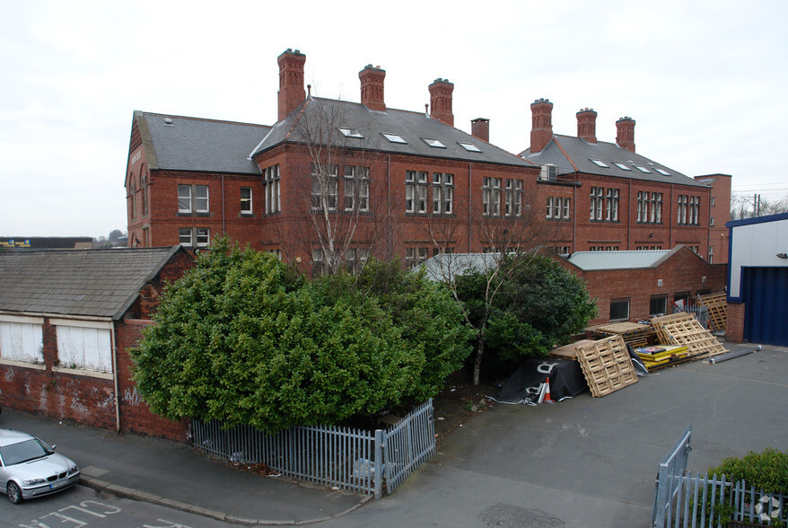 Whitehall Rd, Leeds for lease - Building Photo - Image 2 of 9