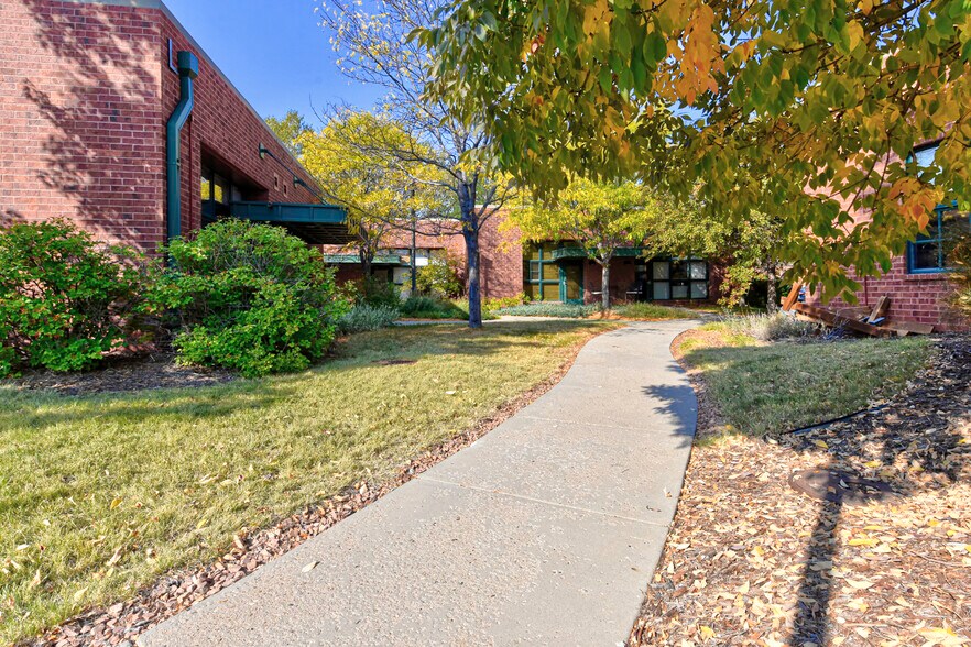 88 Inverness Cir E, Englewood, CO à vendre - Photo du bâtiment - Image 3 de 7