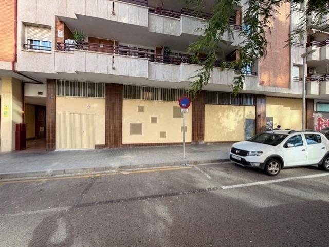 Immeuble residentiel dans L'Hospitalet de Llobregat, Barcelona à vendre - Photo principale - Image 2 de 4