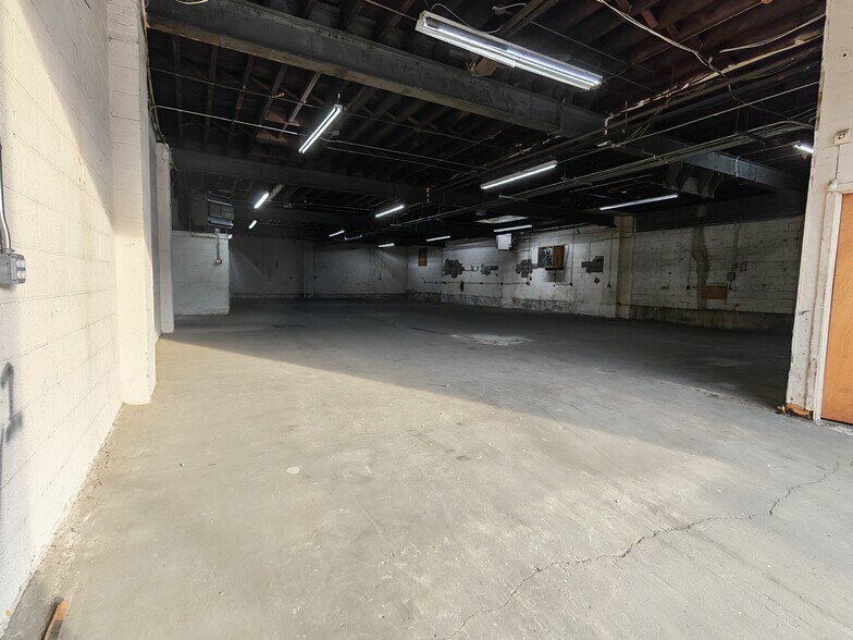 54th Street 58-71 54th Street, Maspeth, NY à louer - Photo du bâtiment - Image 2 de 4