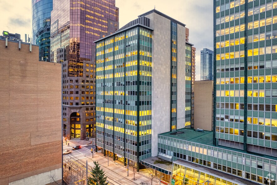 707 7th Ave SW, Calgary, AB for lease - Building Photo - Image 2 of 11