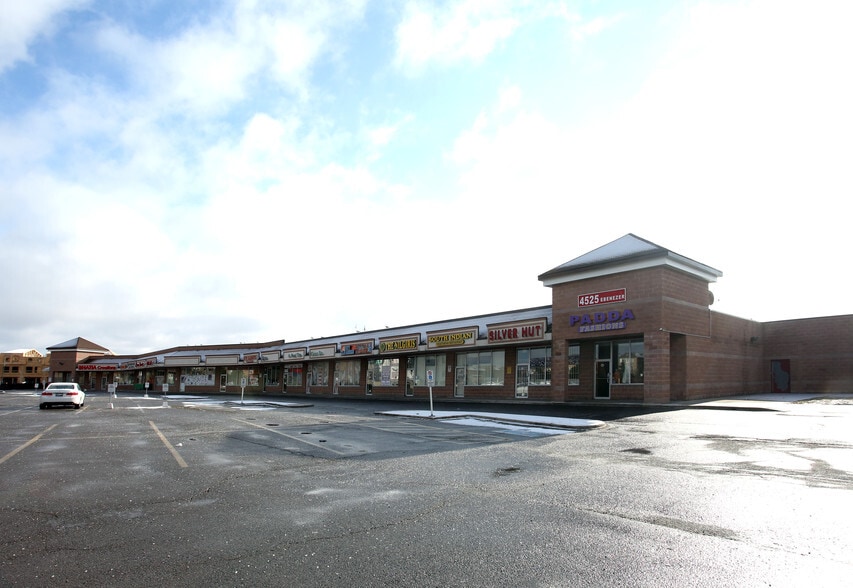 4525 Ebenezer Rd, Brampton, ON à vendre - Photo du bâtiment - Image 2 de 9