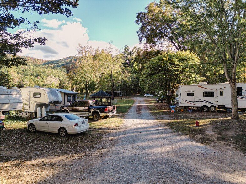 78 Pebble Mountain Cir, Chuckey, TN à vendre - Photo du bâtiment - Image 3 de 42